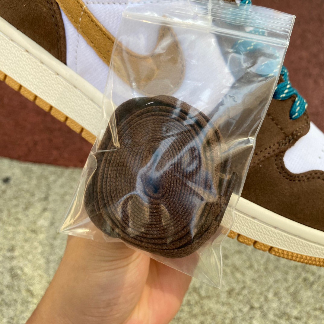 Air Jordan 1 Low Sneaker    FB2216-200 - DopestKickz