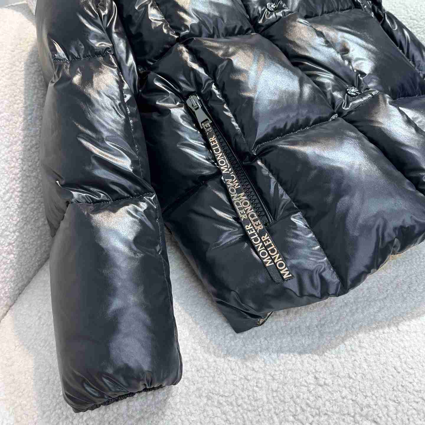 Moncler Parana Short Down Jacket - DopestKickz