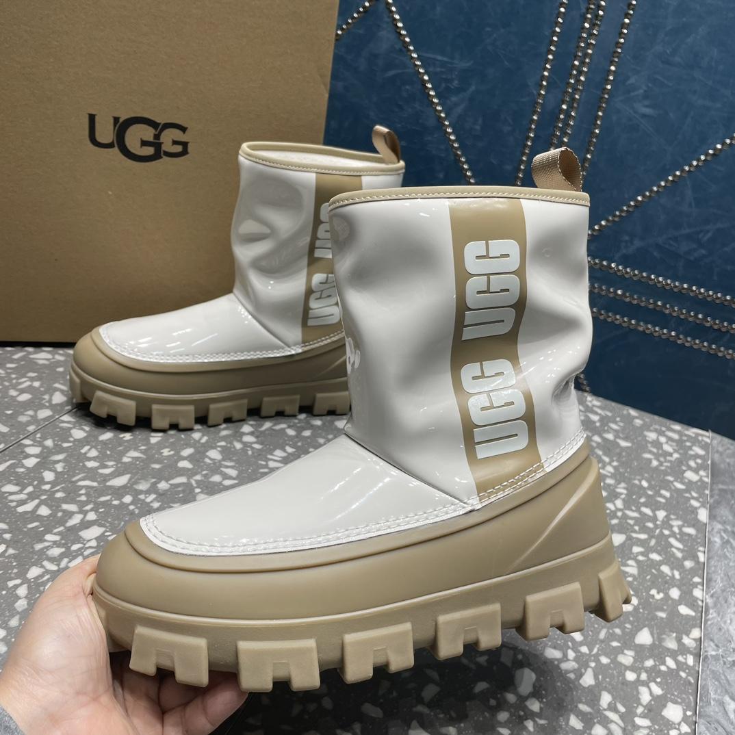 Ugg Classic Brellah Logo-print Boots - DopestKickz