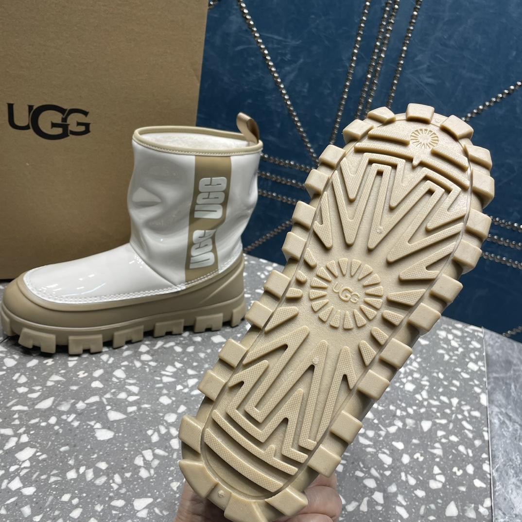 Ugg Classic Brellah Logo-print Boots - DopestKickz