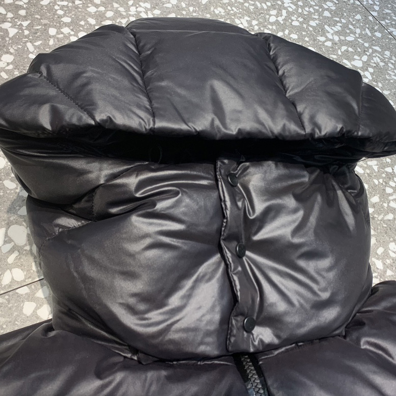 Moncler Yonne Short Down Jacket - DopestKickz