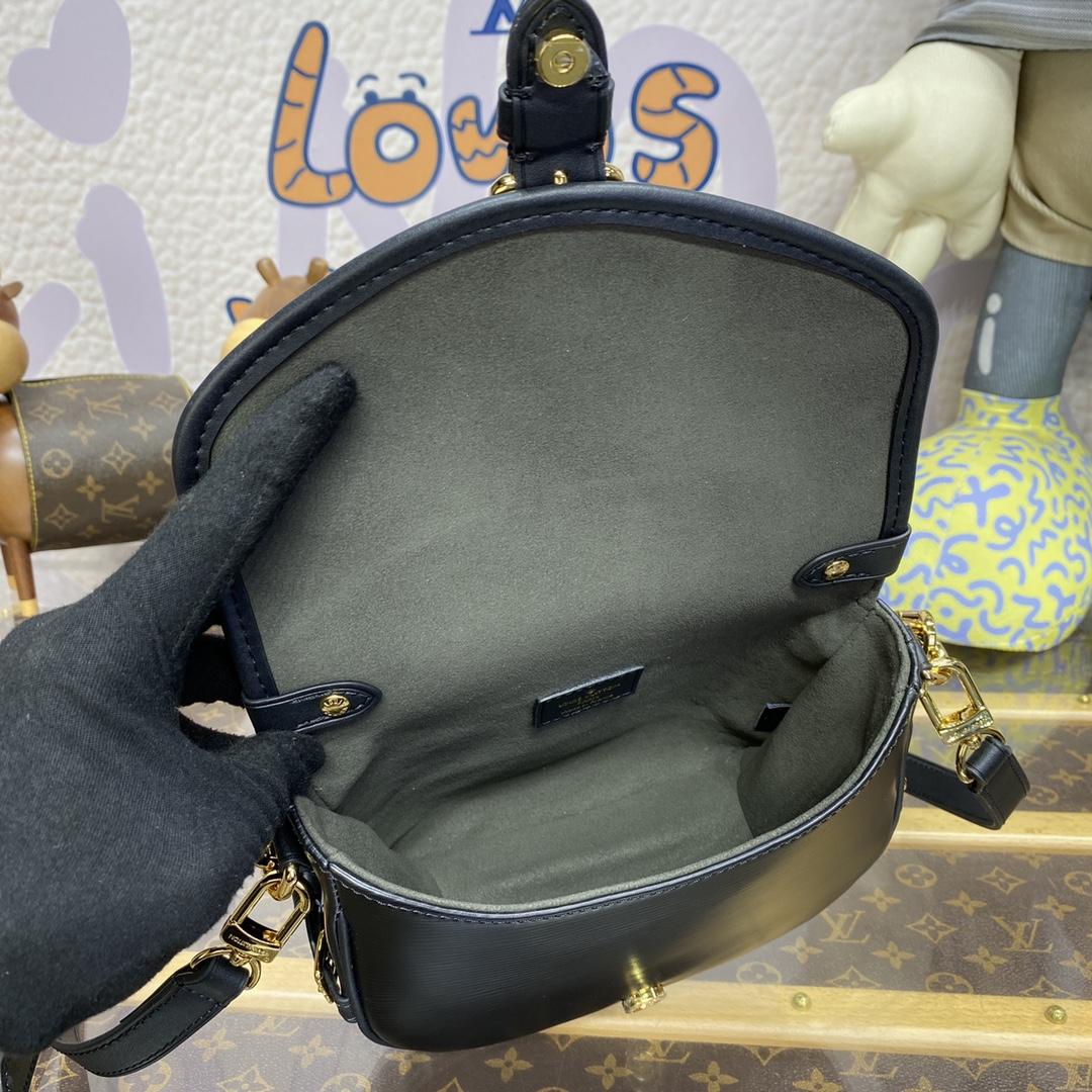 Louis Vuitton Saumur BB  (20-16-7.5CM)   M23469 - DopestKickz