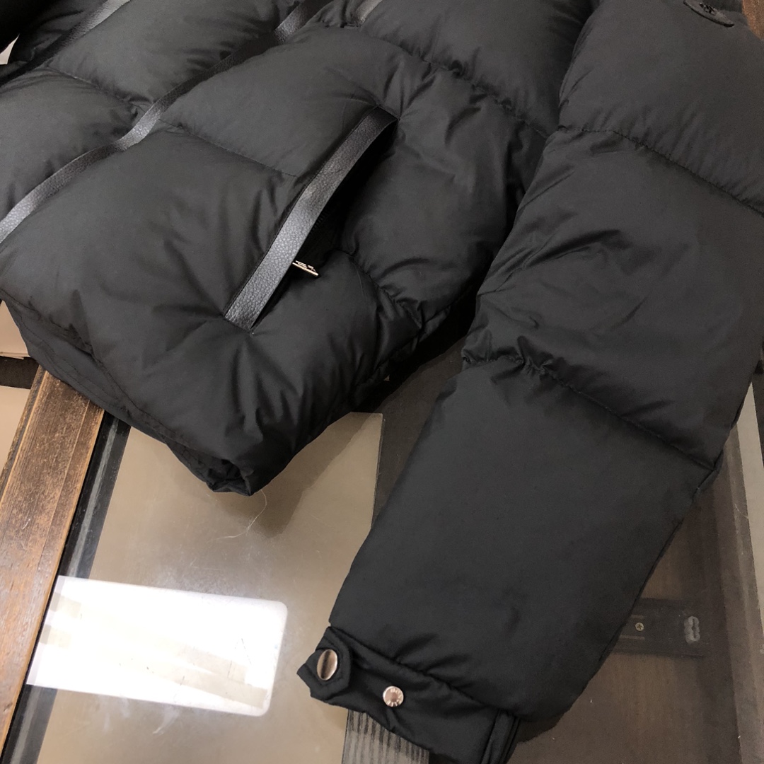 Moncler Besbre Short Down Jacket - DopestKickz