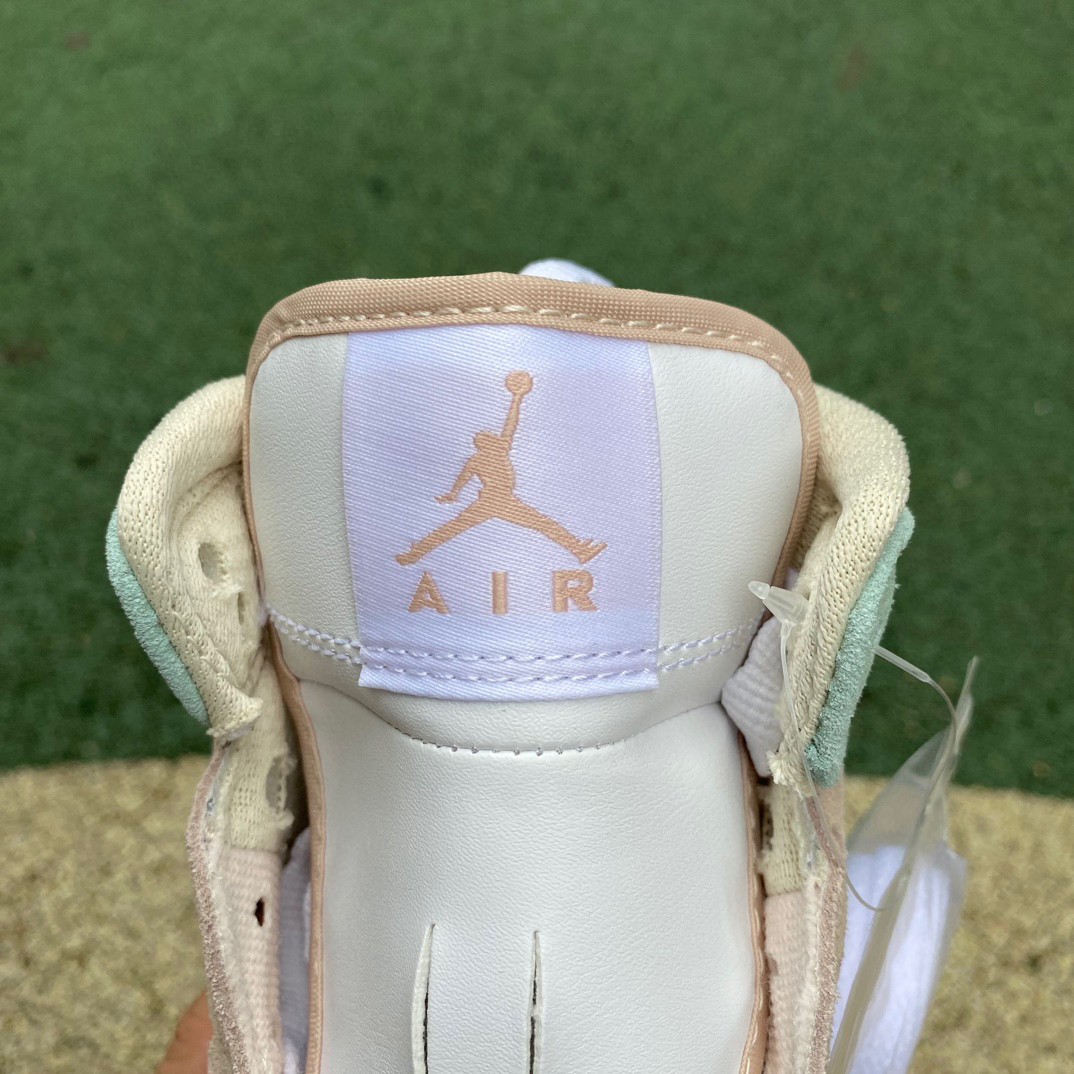 Air Jordan 1 Mid SE AJ1 Sneaker     DZ5361-100 - DopestKickz