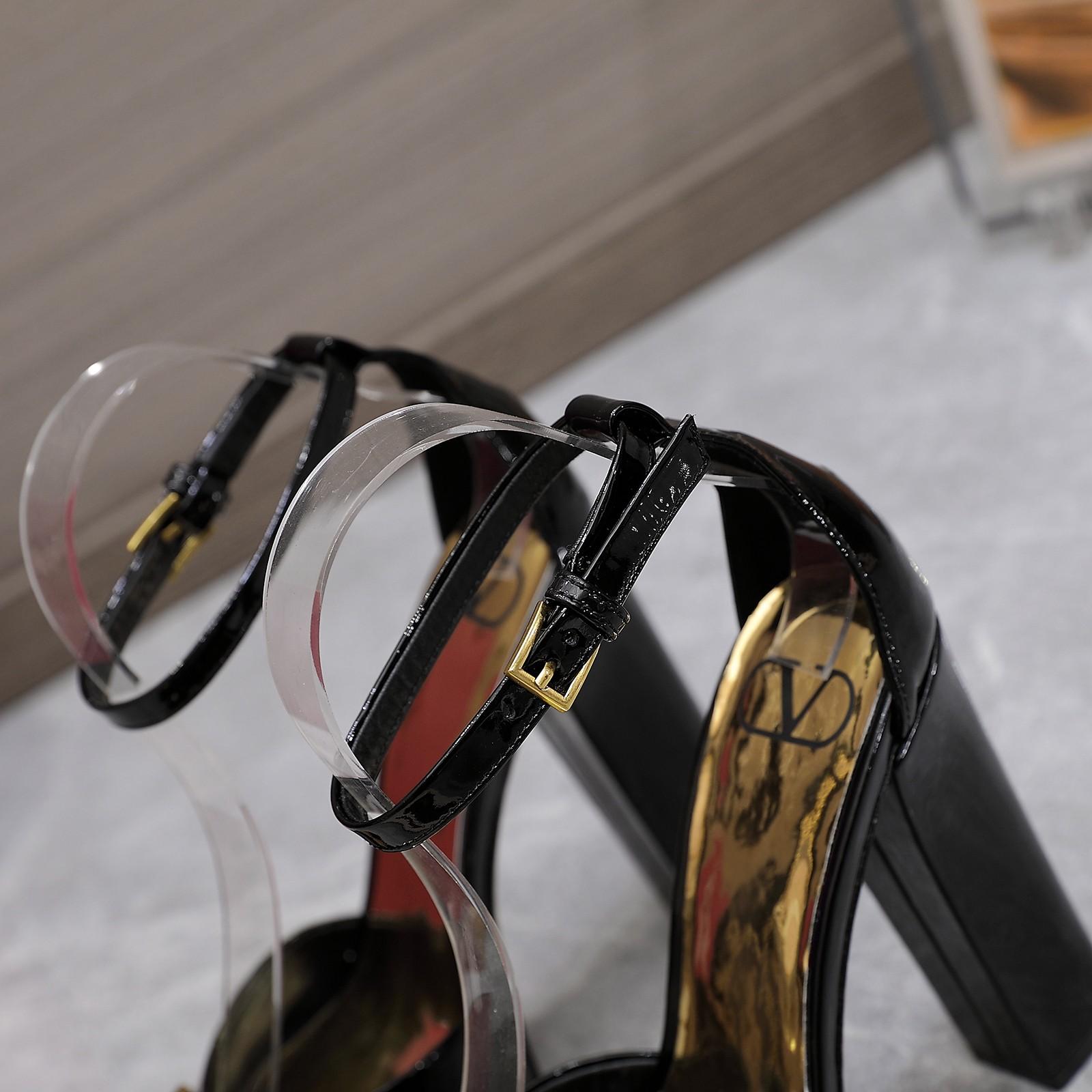 Valenti Garavani One Stud 130mm Patent Leather Sandals - DopestKickz