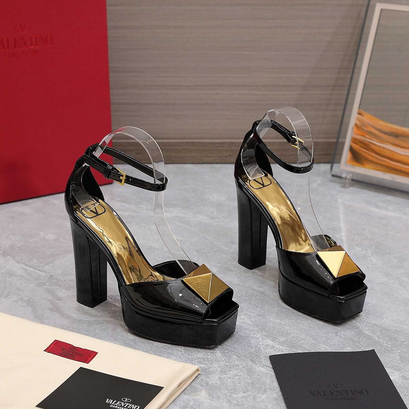 Valenti Garavani One Stud 130mm Patent Leather Sandals - DopestKickz