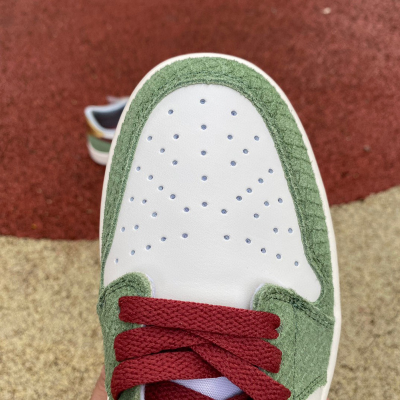Air Jordan 1 Retro Low Sneaker     FN3727-100 - DopestKickz
