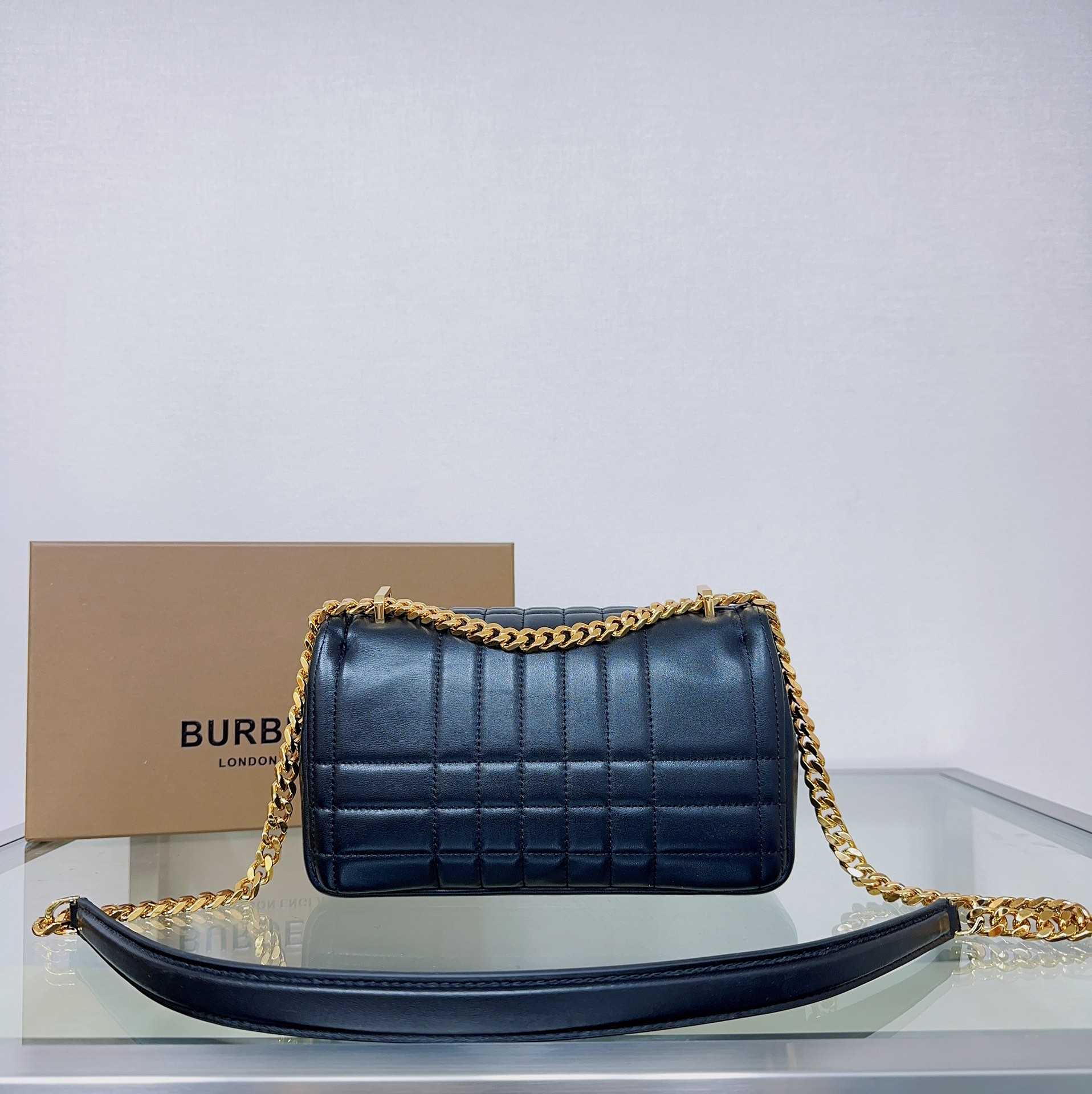 Burberry Quilted Lola Bag (23-6-13cm) - DopestKickz