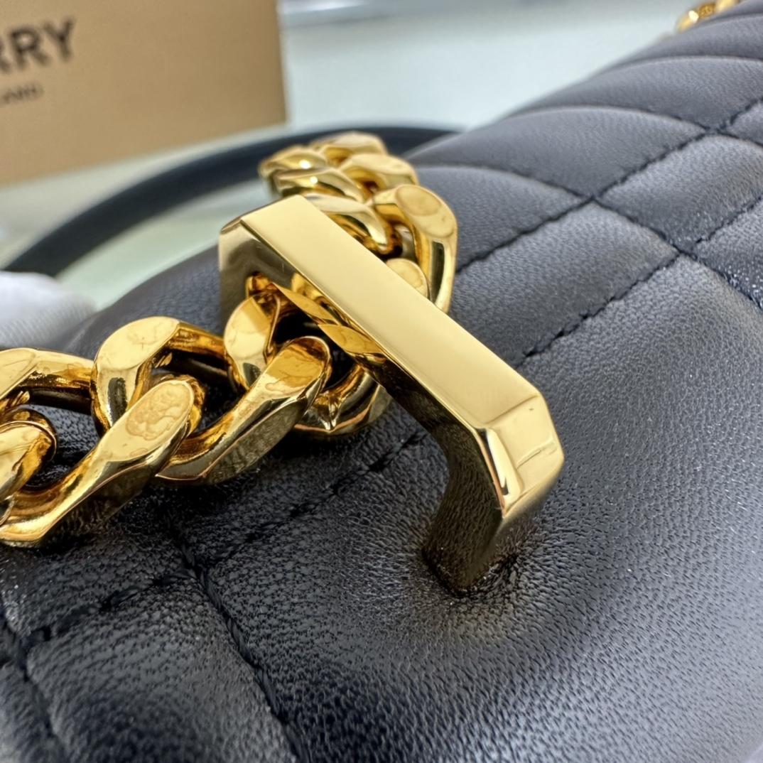 Burberry Quilted Lola Bag (23-6-13cm) - DopestKickz