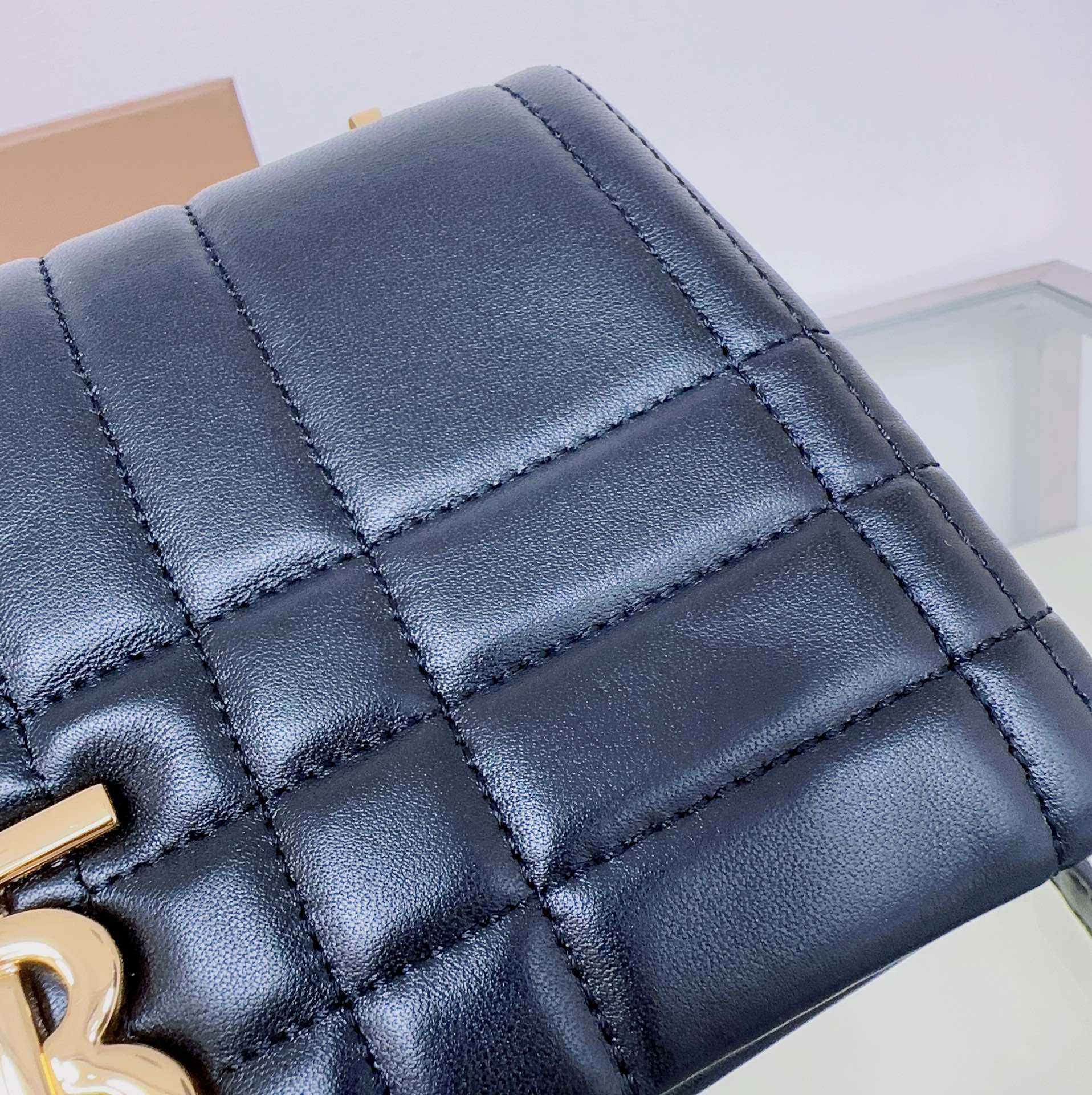 Burberry Quilted Lola Bag (23-6-13cm) - DopestKickz