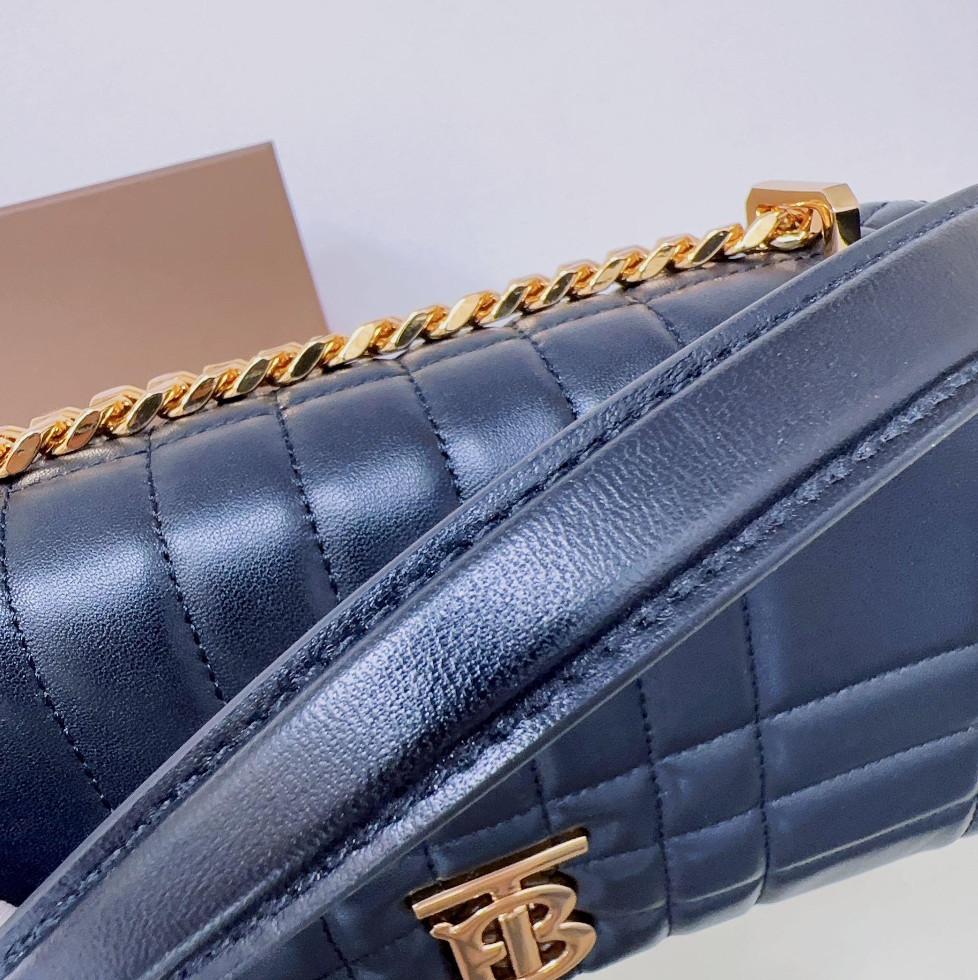 Burberry Quilted Lola Bag (23-6-13cm) - DopestKickz