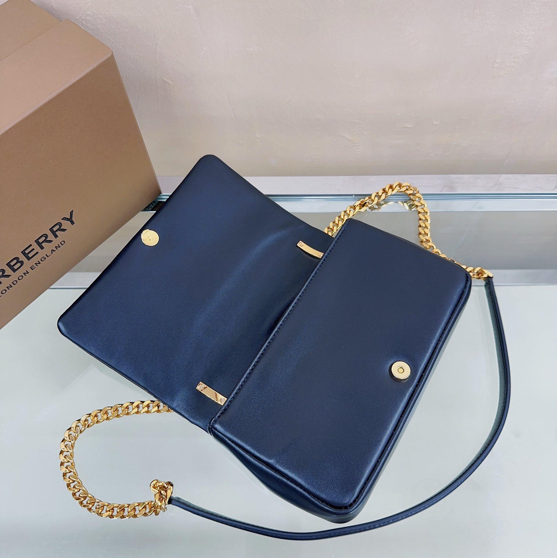 Burberry Quilted Lola Bag (23-6-13cm) - DopestKickz