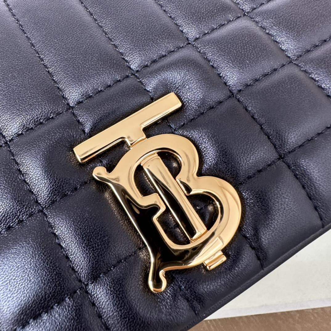 Burberry Quilted Lola Bag (23-6-13cm) - DopestKickz