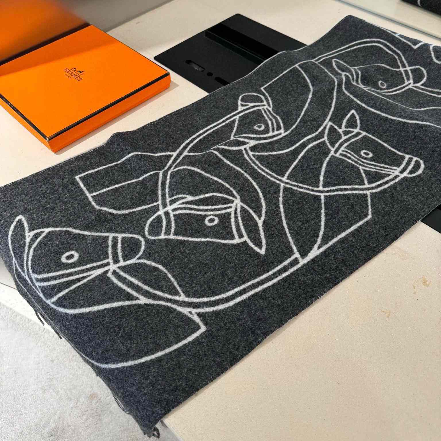 Hermes Casaque Entrelacs Equestres muffler  - DopestKickz