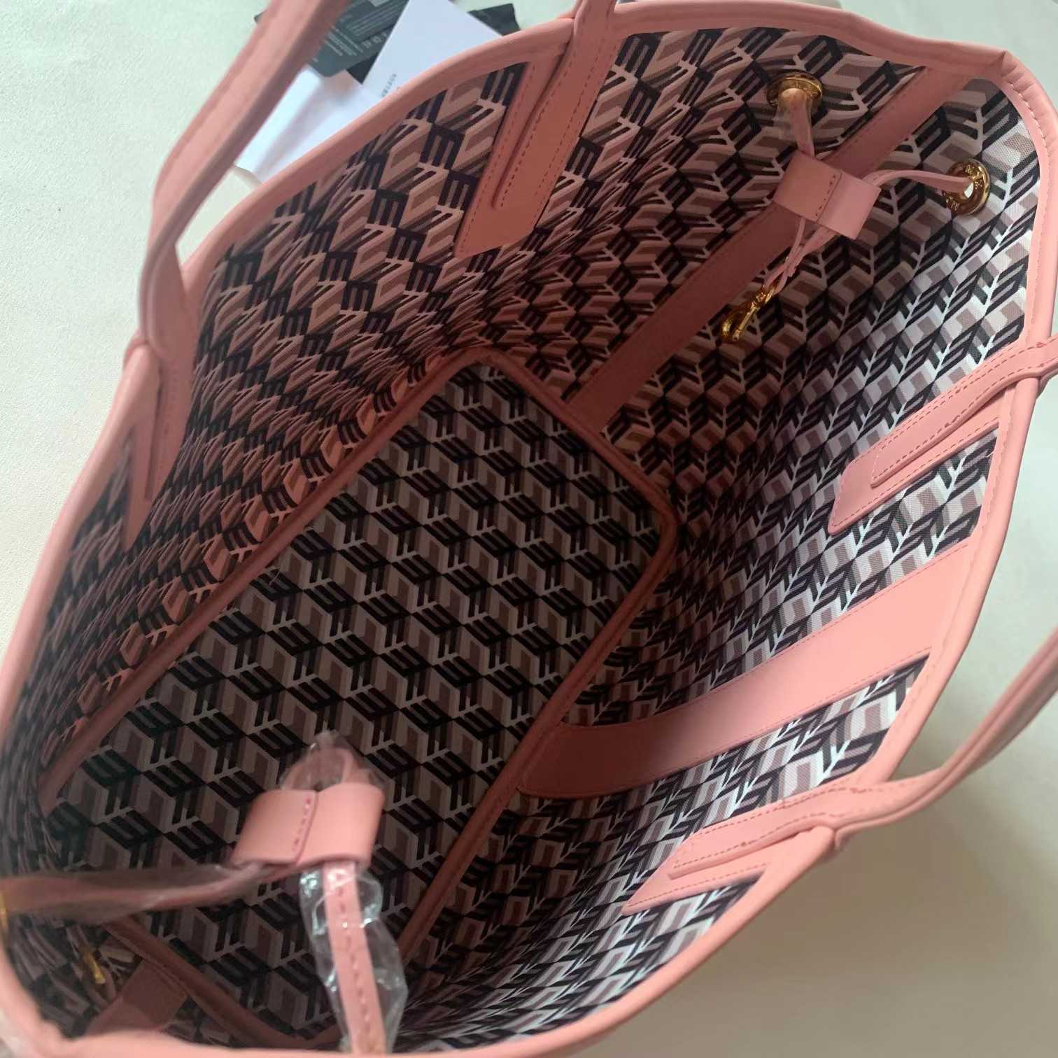 MCM Liz Reversible Shopper Tote (26*37*17cm) - DopestKickz