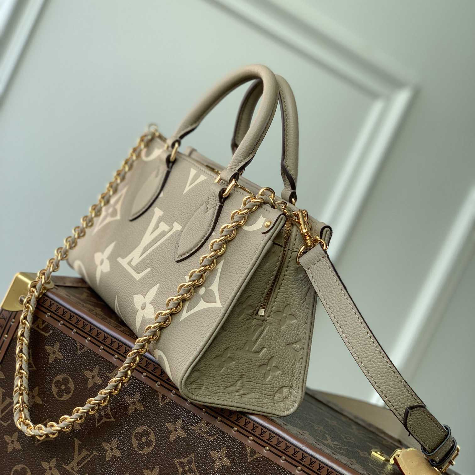 Louis Vuitton OnTheGo East West  (25-13-10 cm) M23641 - DopestKickz