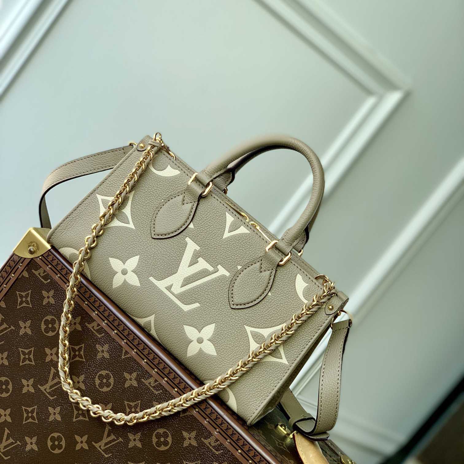 Louis Vuitton OnTheGo East West  (25-13-10 cm) M23641 - DopestKickz