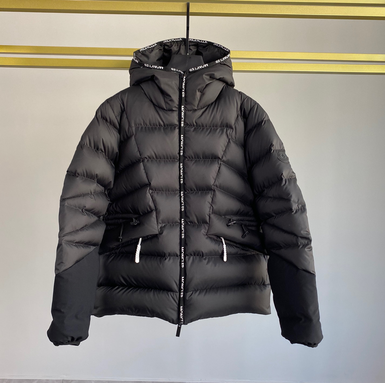 Moncler Sittang Short Down Jacket - DopestKickz