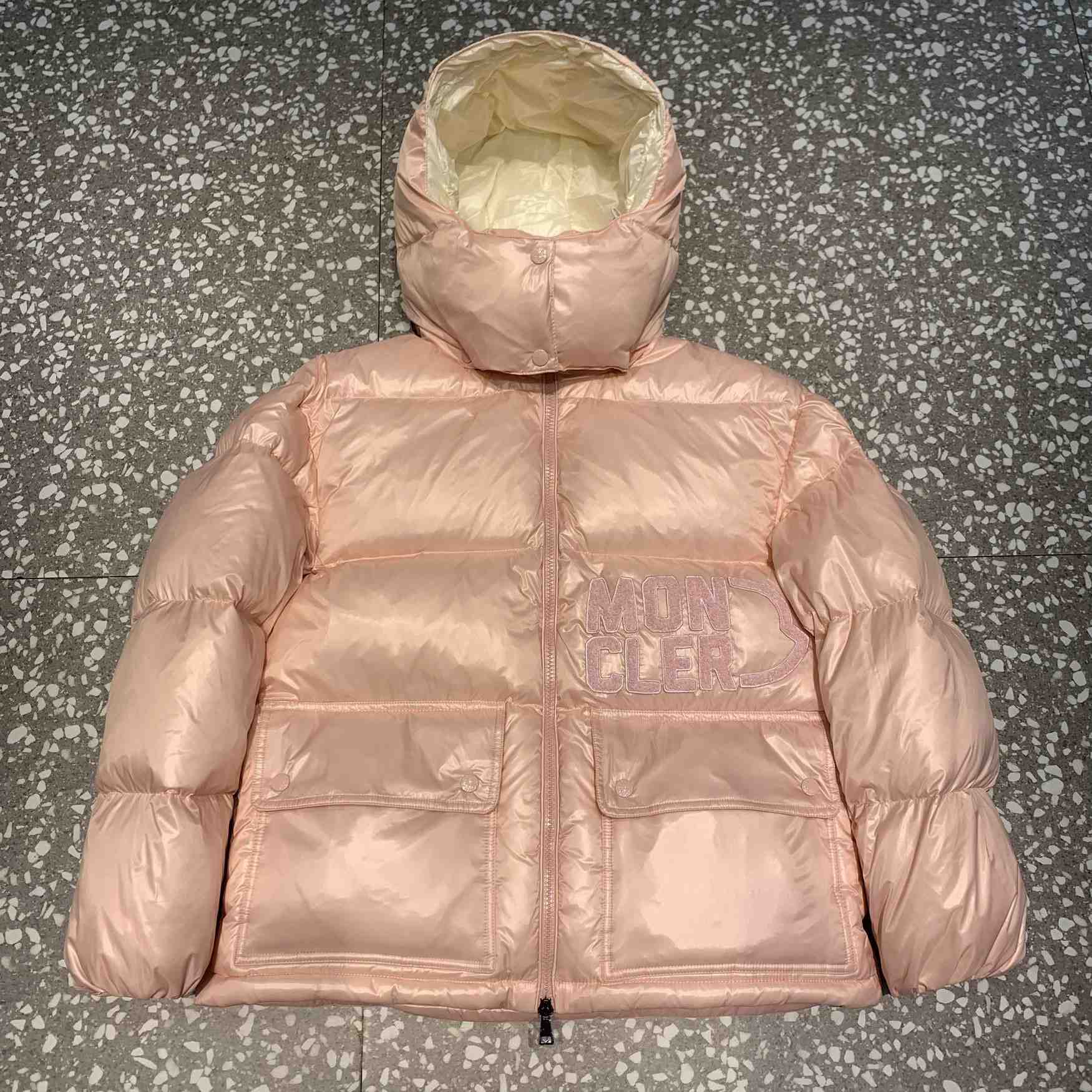 Moncler Abbaye Short Down Jacket - DopestKickz