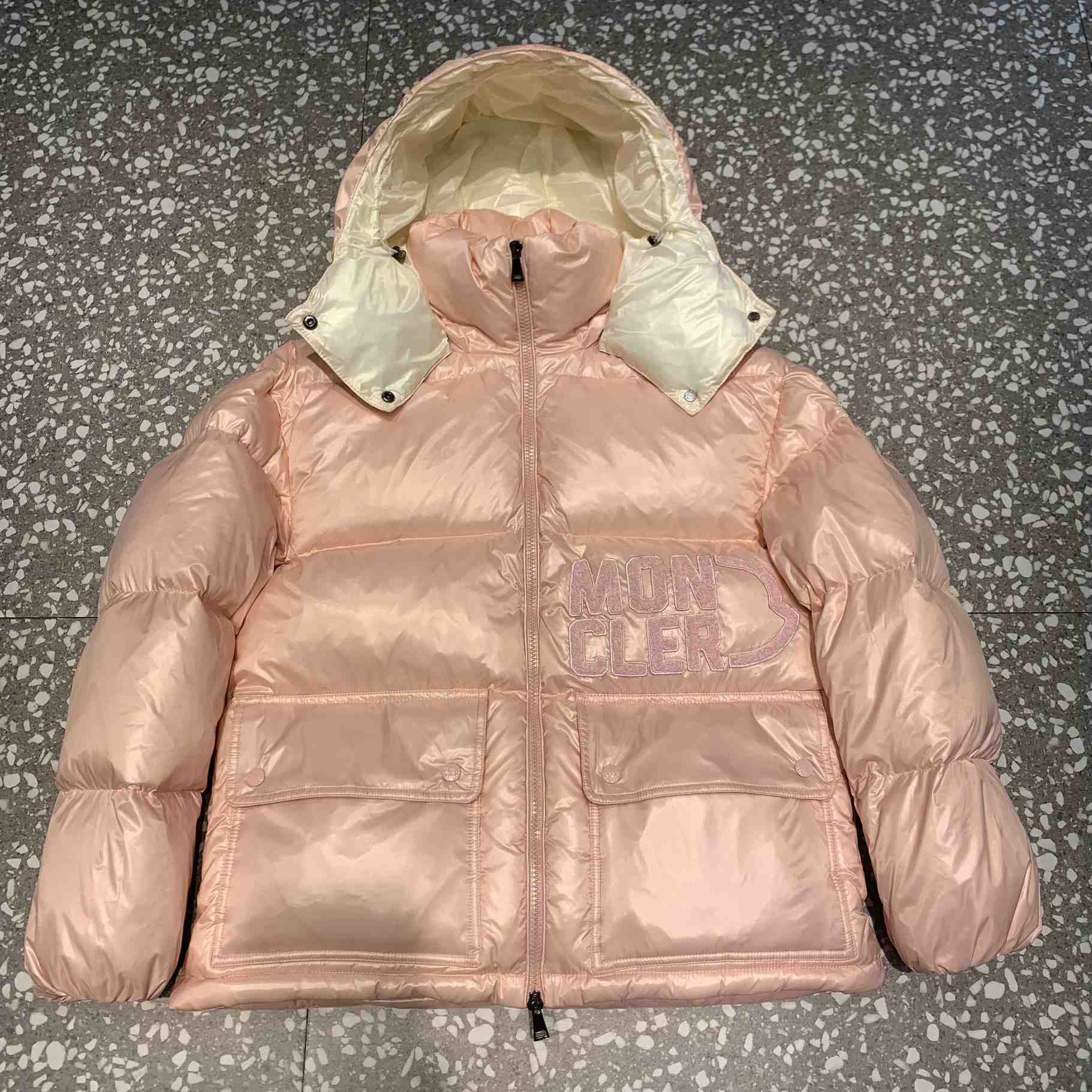 Moncler Abbaye Short Down Jacket - DopestKickz