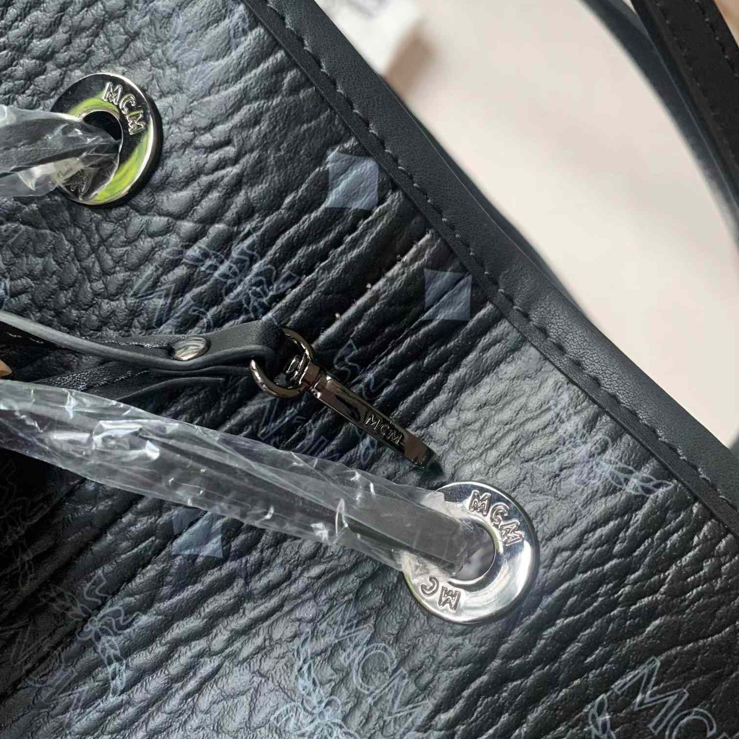 MCM Reversible Liz Shopper In Visetos - DopestKickz