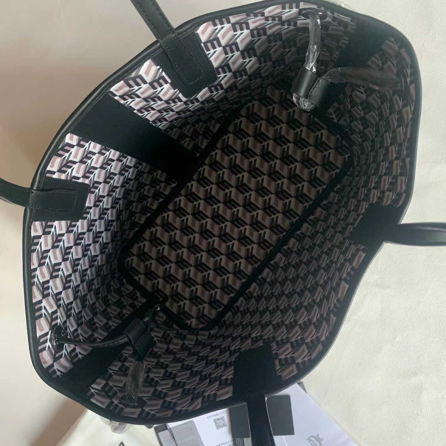 MCM Reversible Liz Shopper In Visetos - DopestKickz