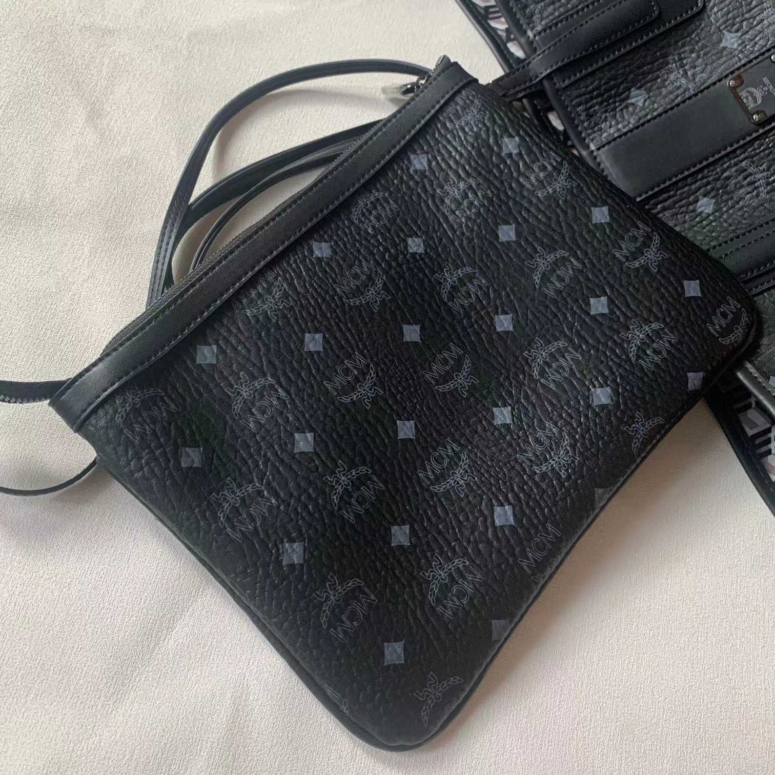MCM Reversible Liz Shopper In Visetos - DopestKickz