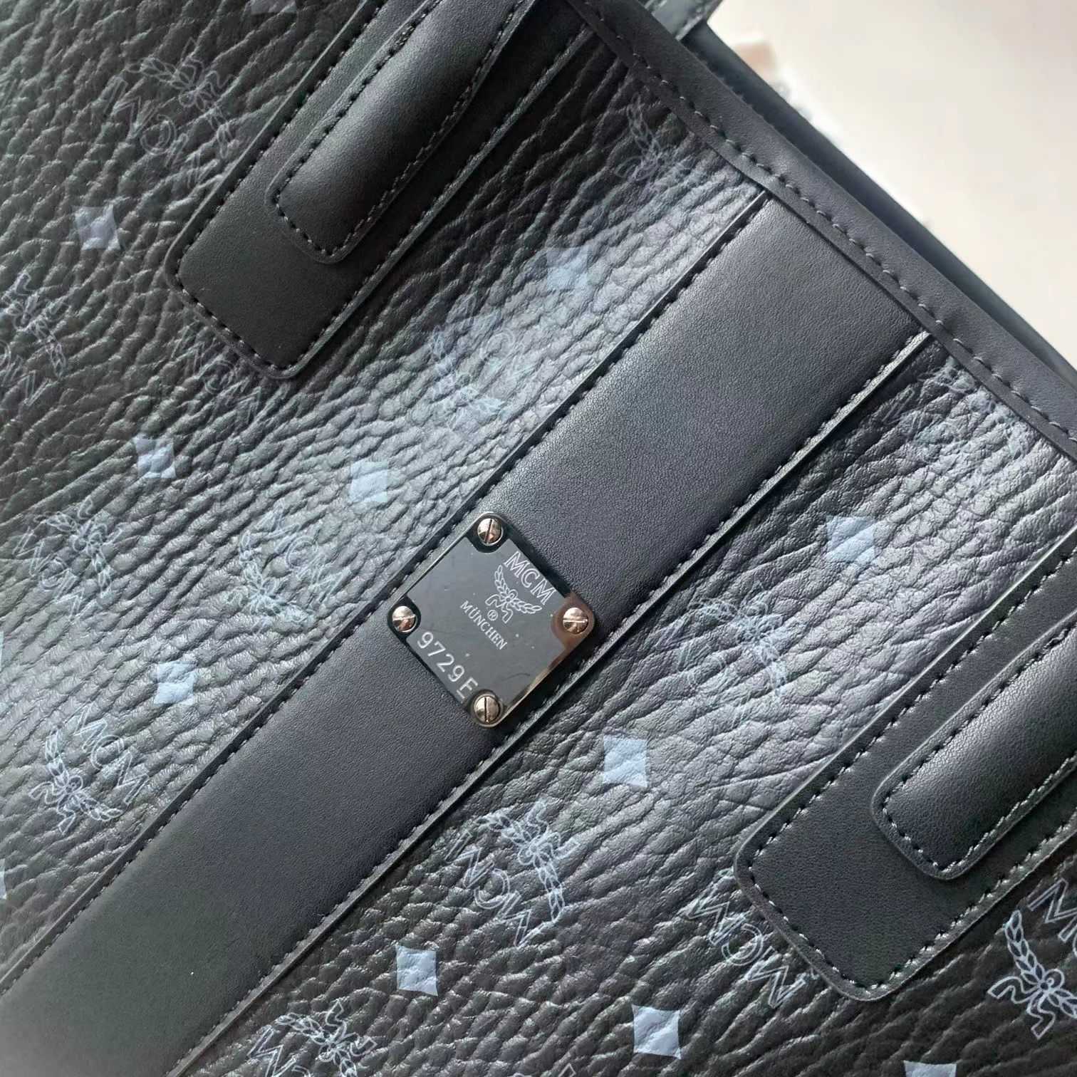 MCM Reversible Liz Shopper In Visetos - DopestKickz
