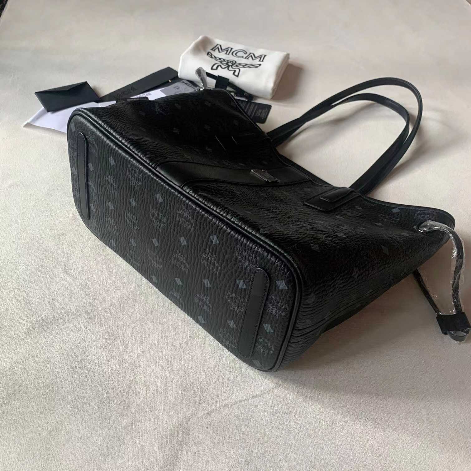 MCM Reversible Liz Shopper In Visetos - DopestKickz