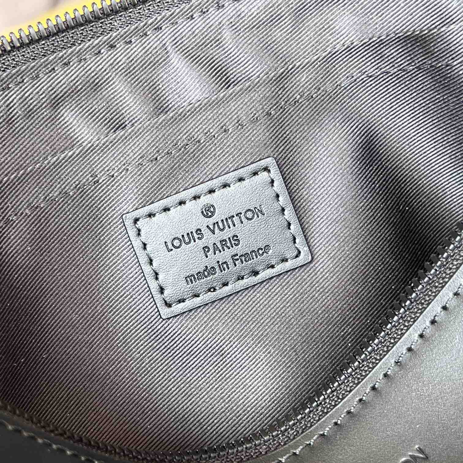 Louis Vuitton Pochette Voyage Souple (32 x 21 x 8cm)  M82543 - DopestKickz