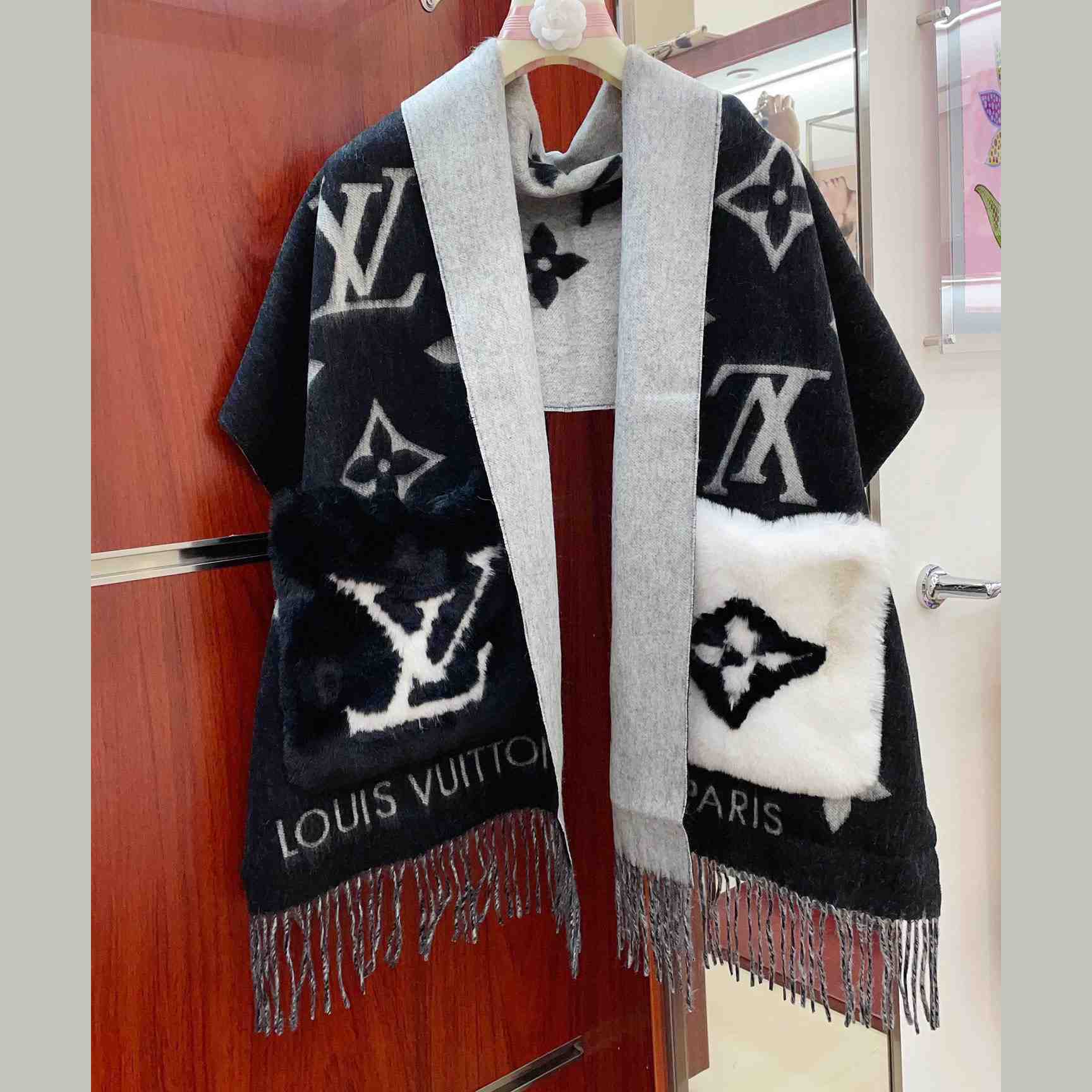 Louis Vuitton Cold Reykjavik Scarf - DopestKickz
