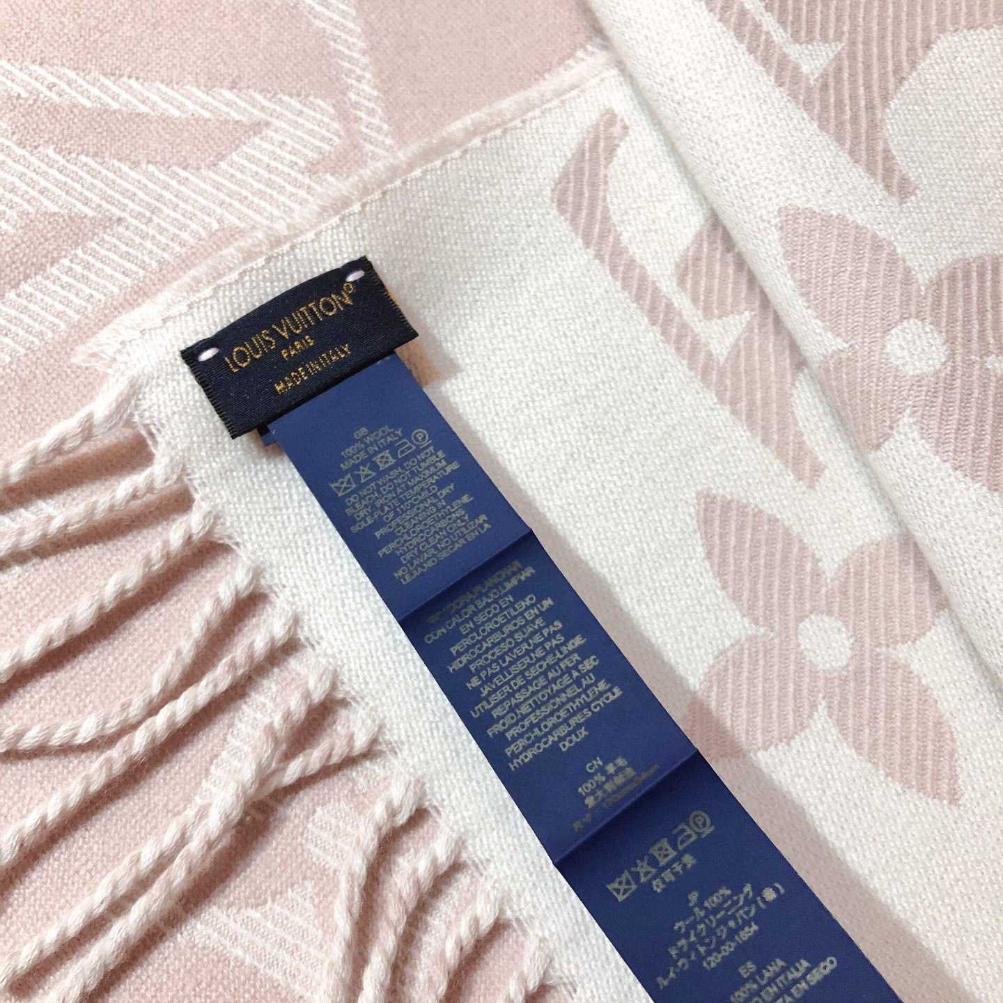 Louis Vuitton LV Essential Scarf - DopestKickz