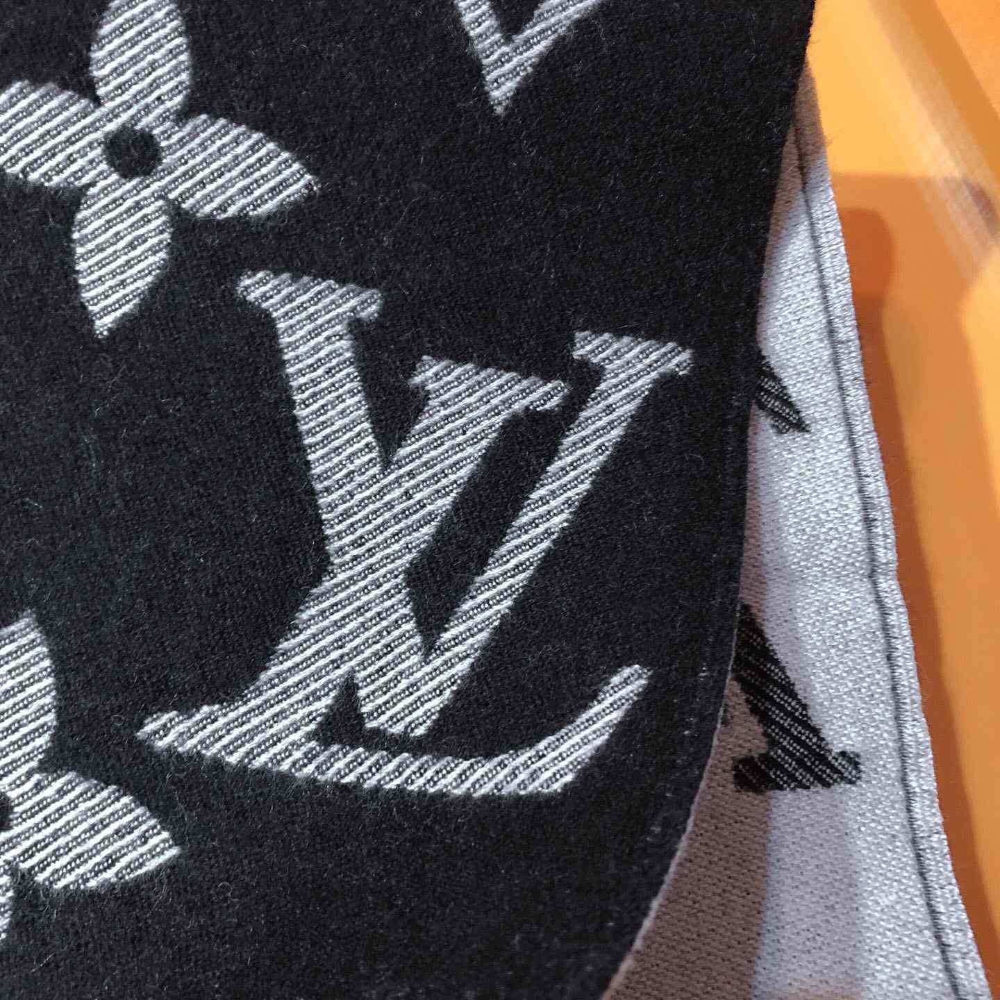 Louis Vuitton LV Essential Scarf - DopestKickz