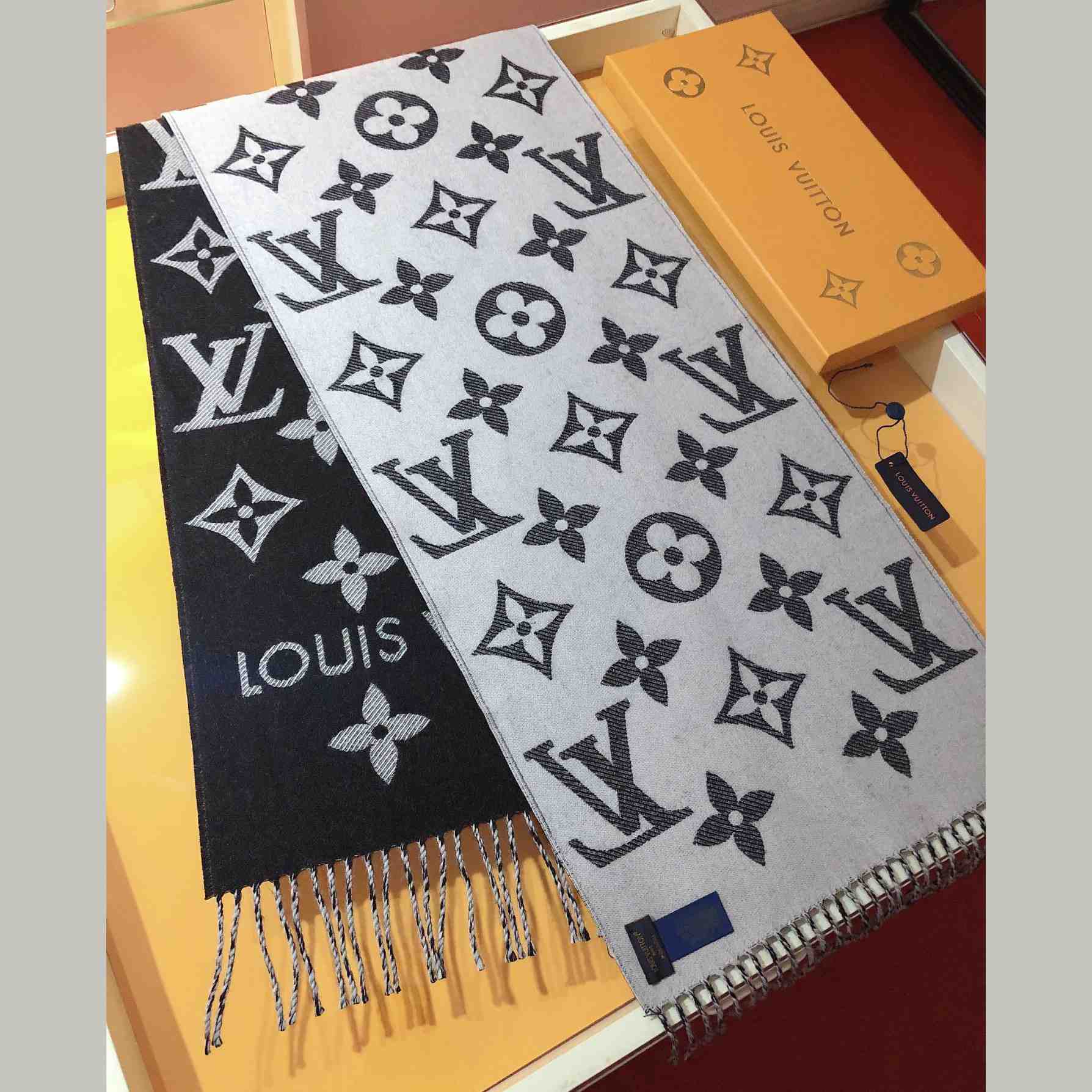 Louis Vuitton LV Essential Scarf - DopestKickz