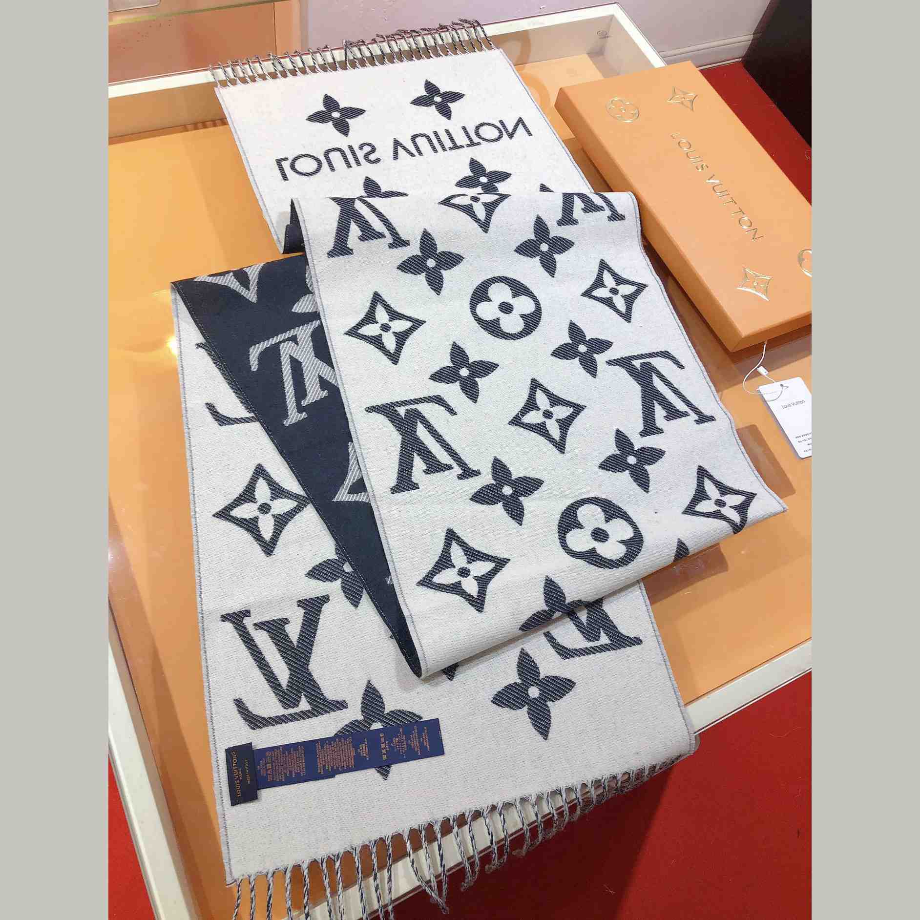Louis Vuitton LV Essential Scarf - DopestKickz