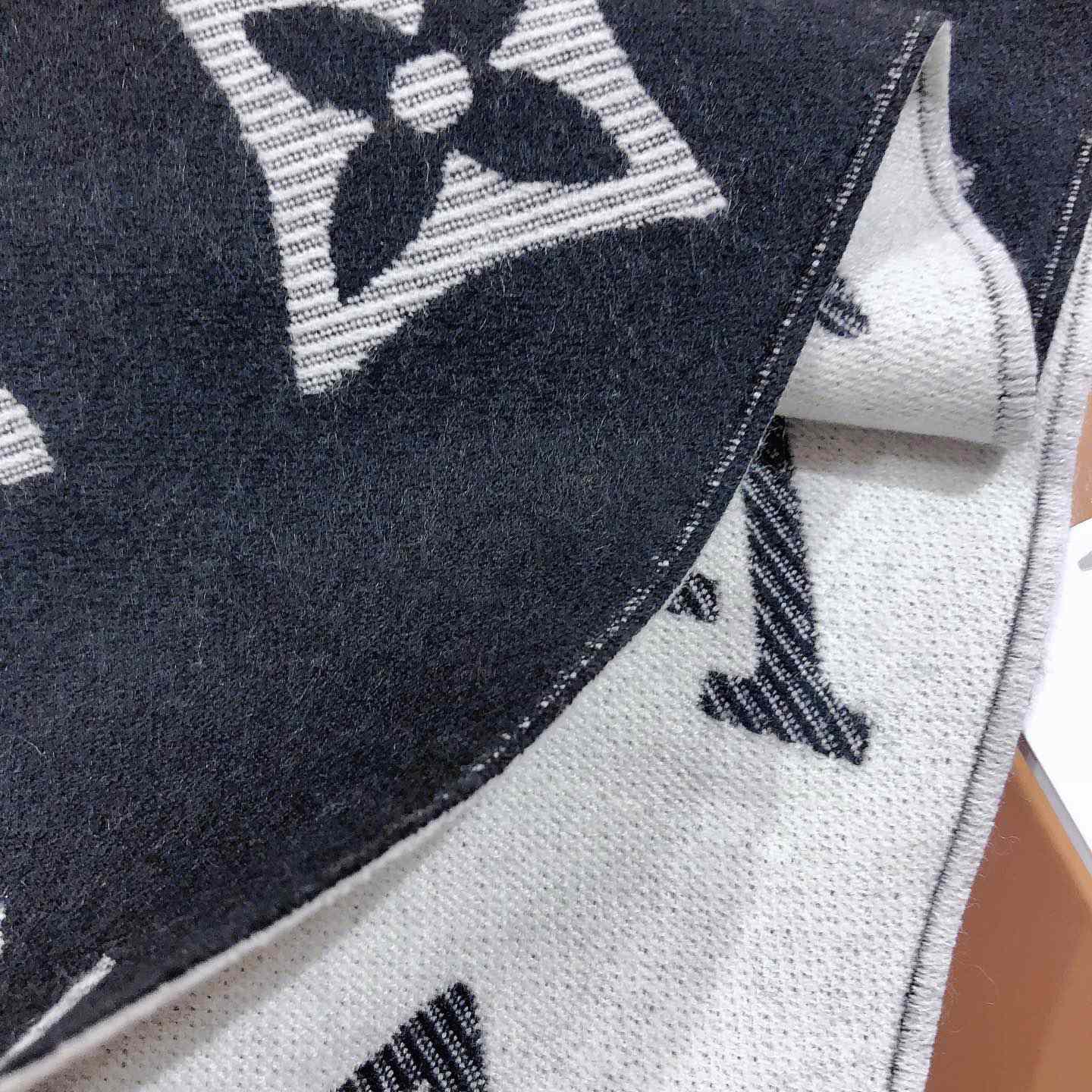 Louis Vuitton LV Essential Scarf - DopestKickz