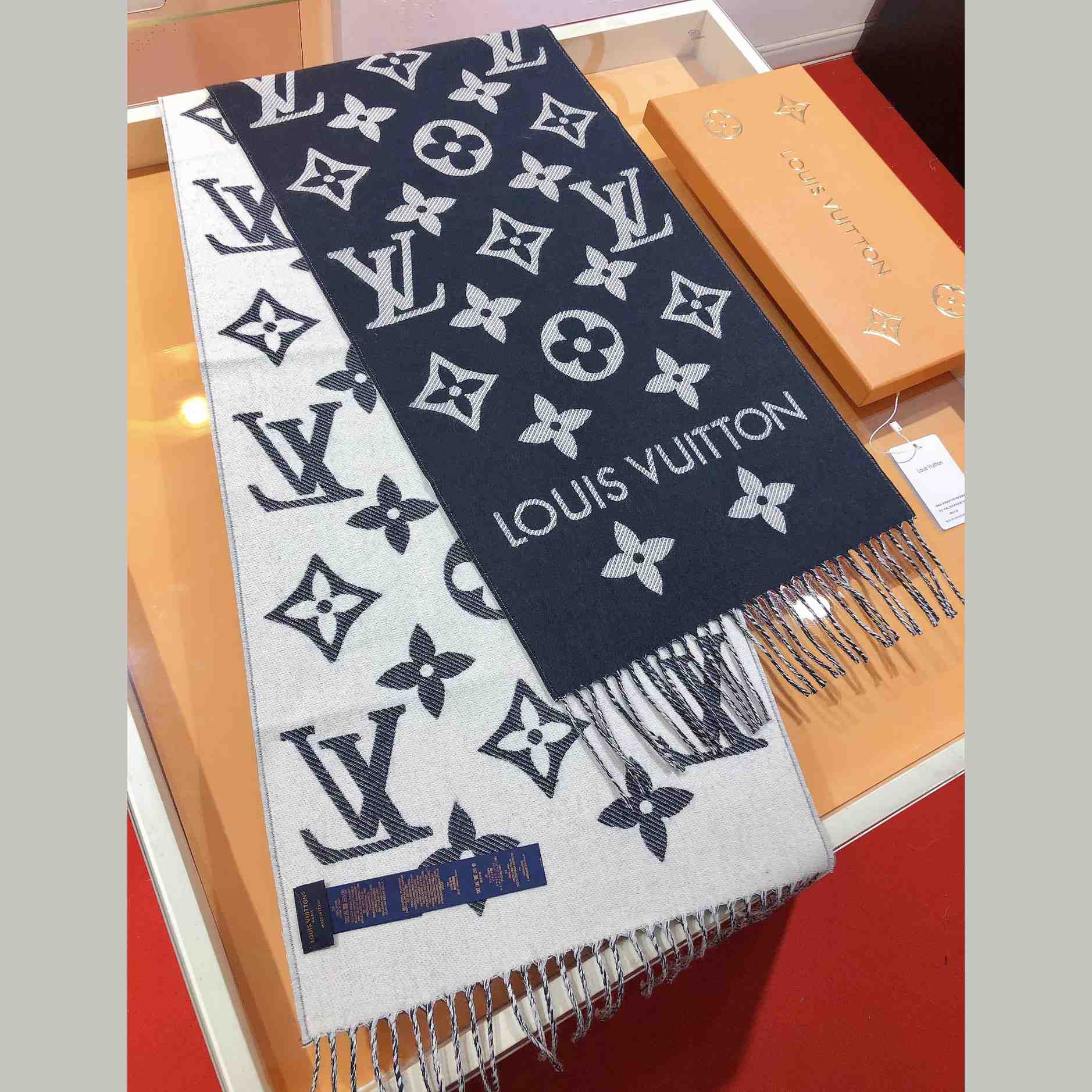 Louis Vuitton LV Essential Scarf - DopestKickz
