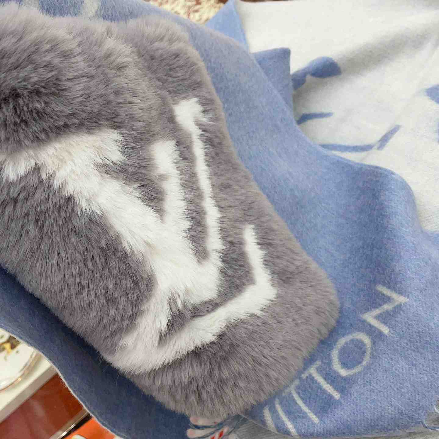 Louis Vuitton Cold Reykjavik Scarf - DopestKickz