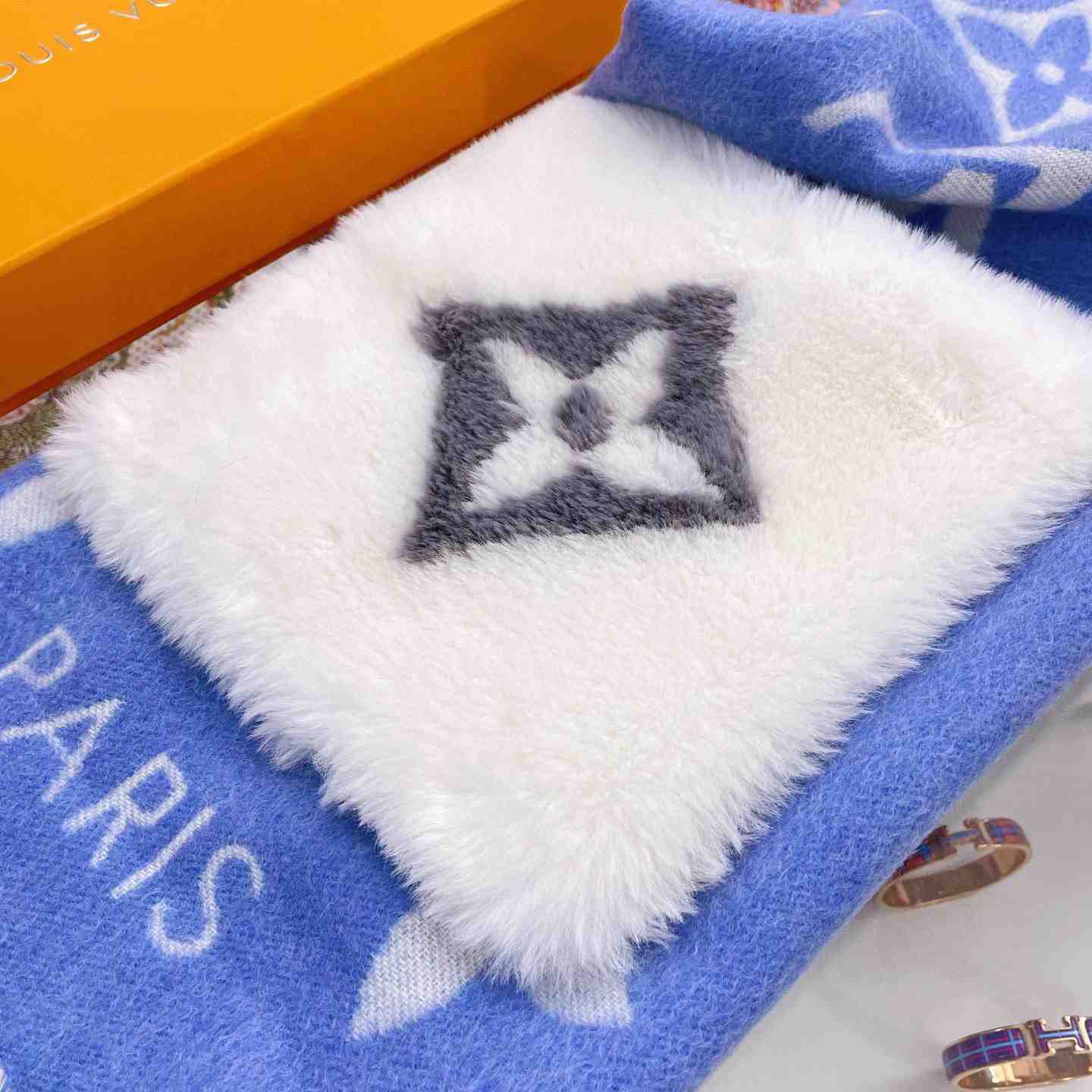 Louis Vuitton Cold Reykjavik Scarf - DopestKickz