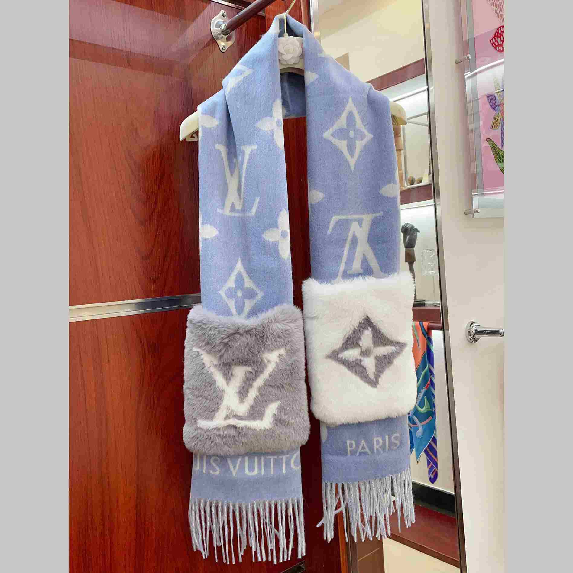 Louis Vuitton Cold Reykjavik Scarf - DopestKickz