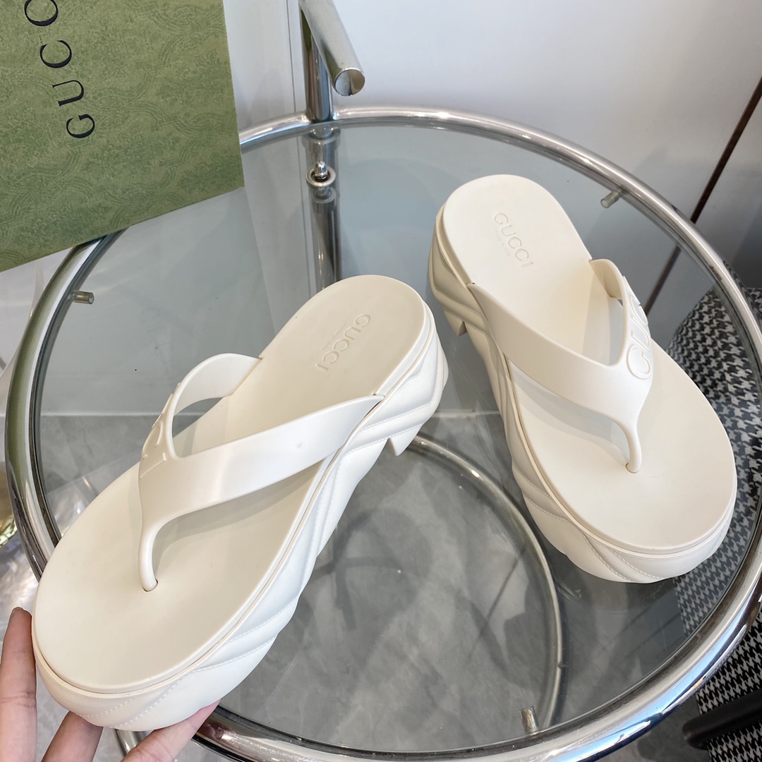 Gucci Rubber Thong Sandals - DopestKickz