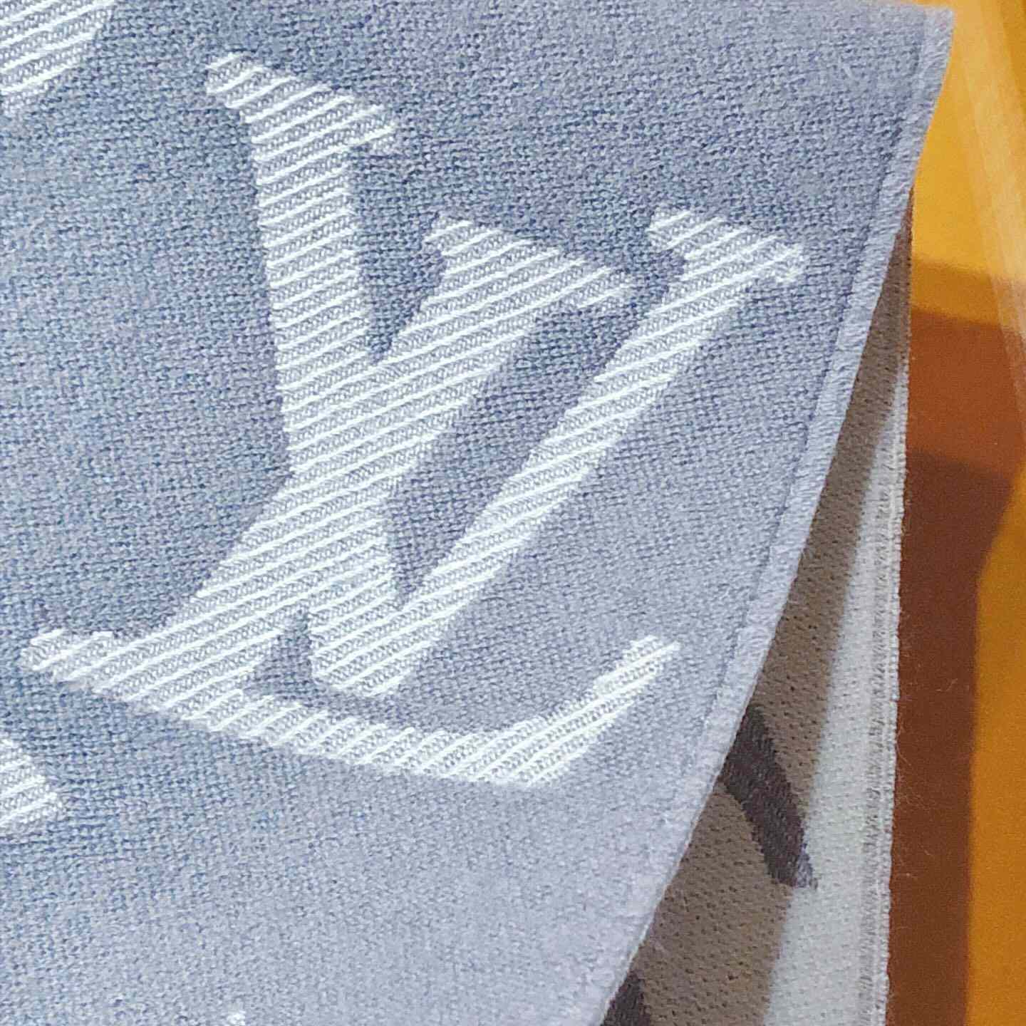 Louis Vuitton LV Essential Scarf - DopestKickz