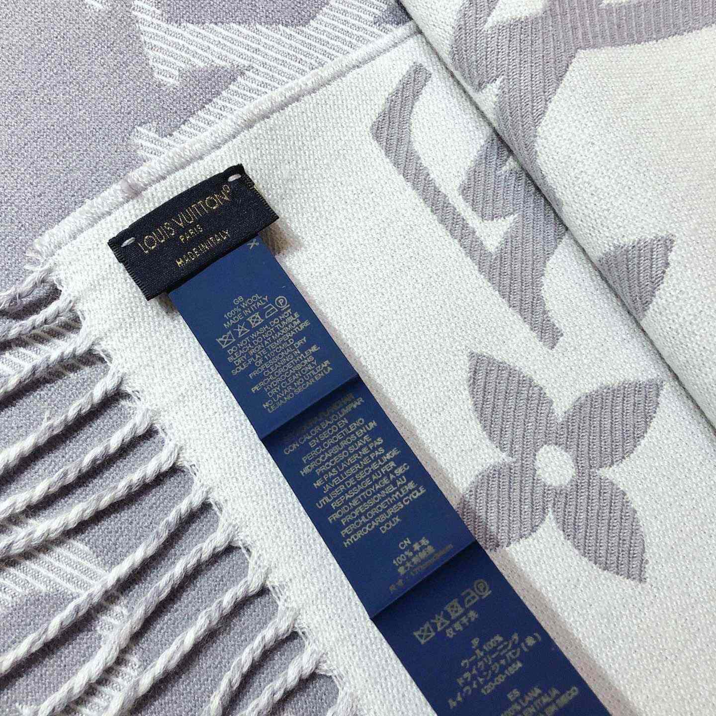 Louis Vuitton LV Essential Scarf - DopestKickz