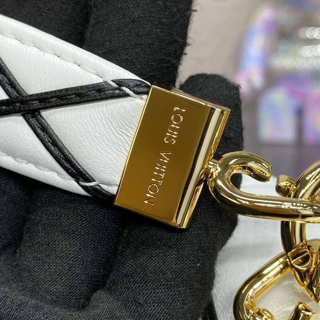 Louis Vuitton GO-14 MM   M22890 - DopestKickz