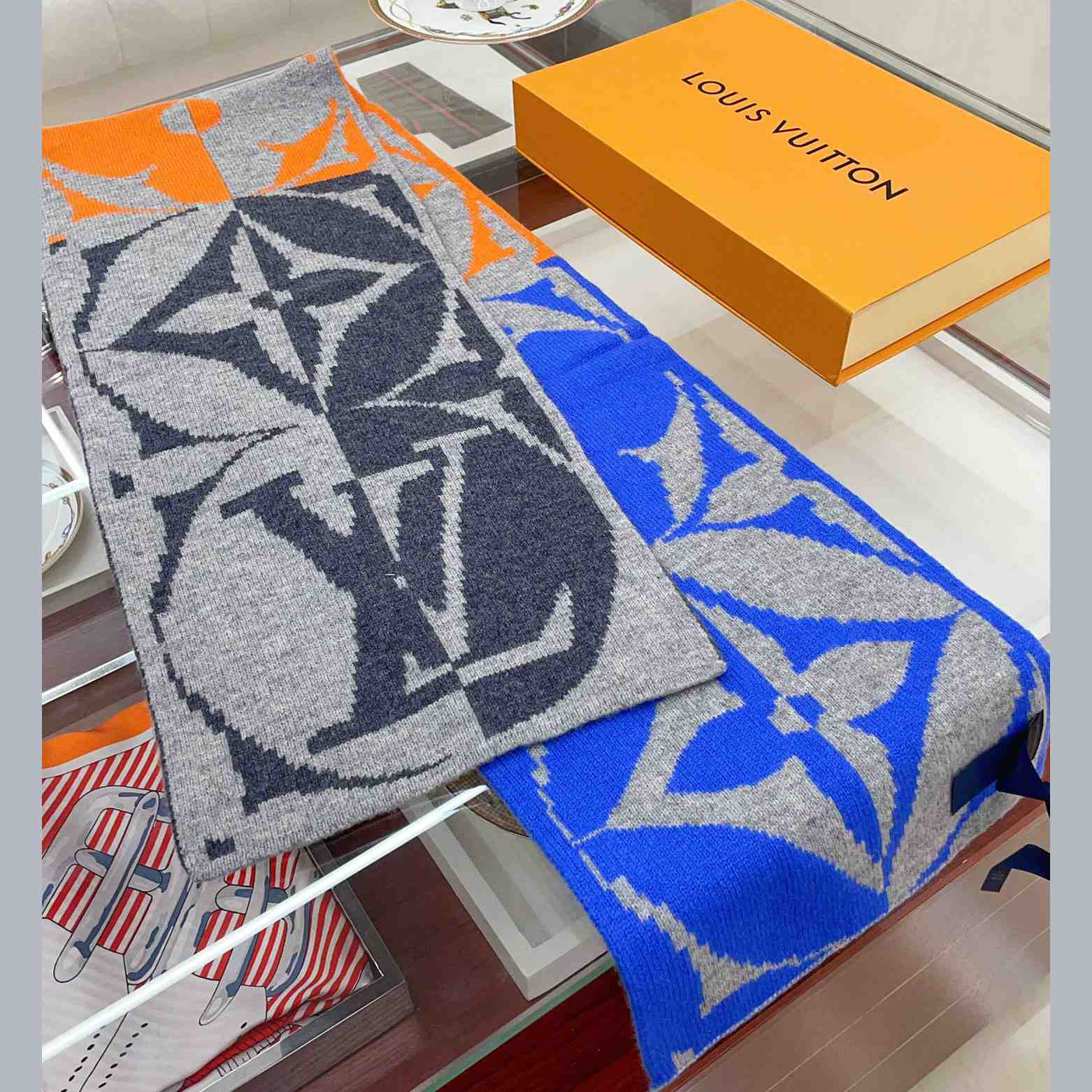 Louis Vuitton Rib Flower Scarf     M78005 - DopestKickz