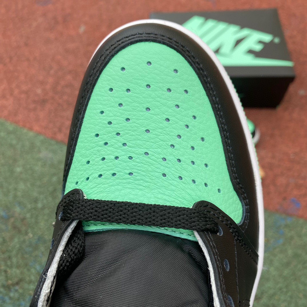 Air Jordan 1 Retro High OG “Green Glow” Sneaker    DZ5485-130 - DopestKickz