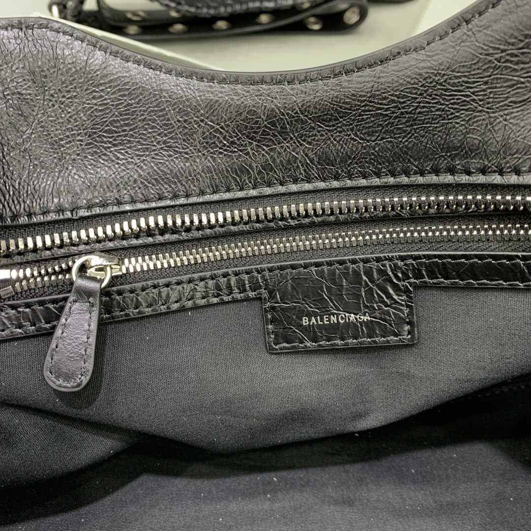 Balenciaga Neo Cagole City Handbag In Black  - DopestKickz