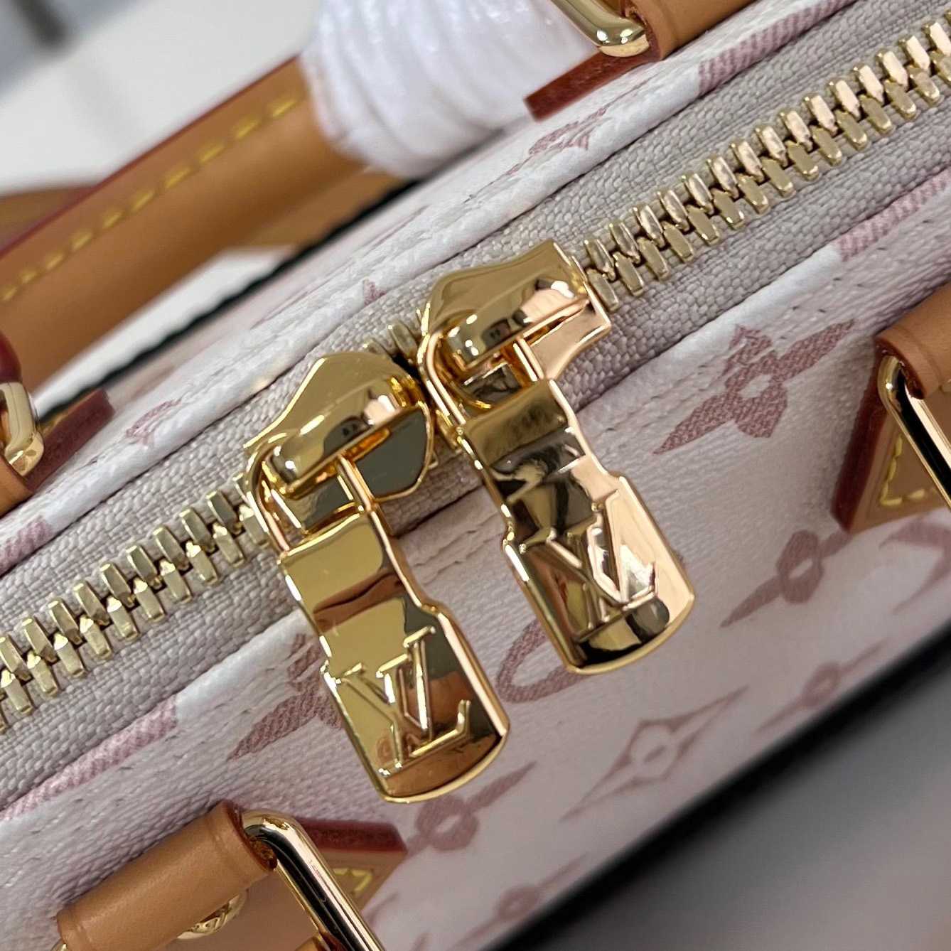 Louis Vuitton Nano Alma   M46895 - DopestKickz