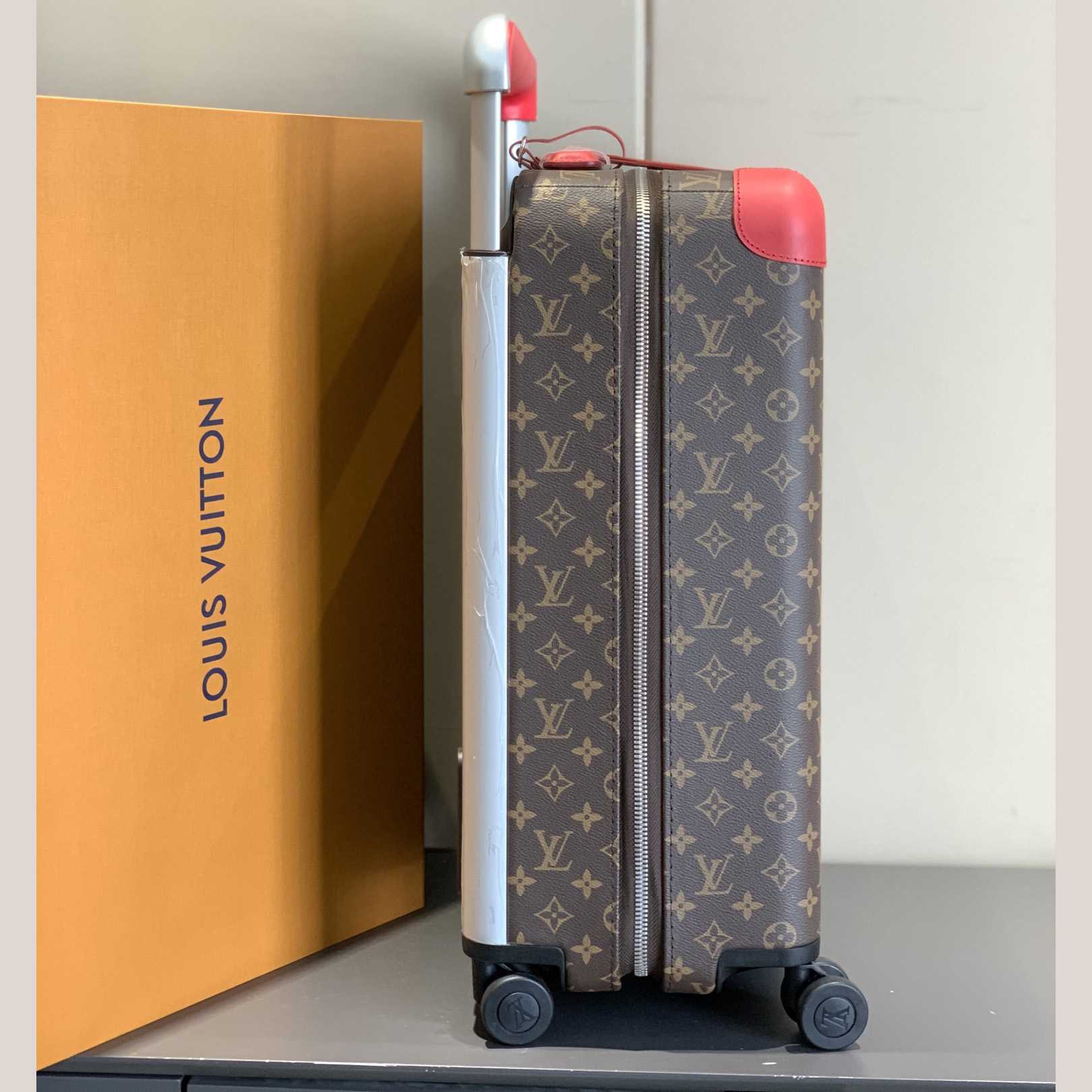 Louis Vuitton Horizon 55    M20200 - DopestKickz