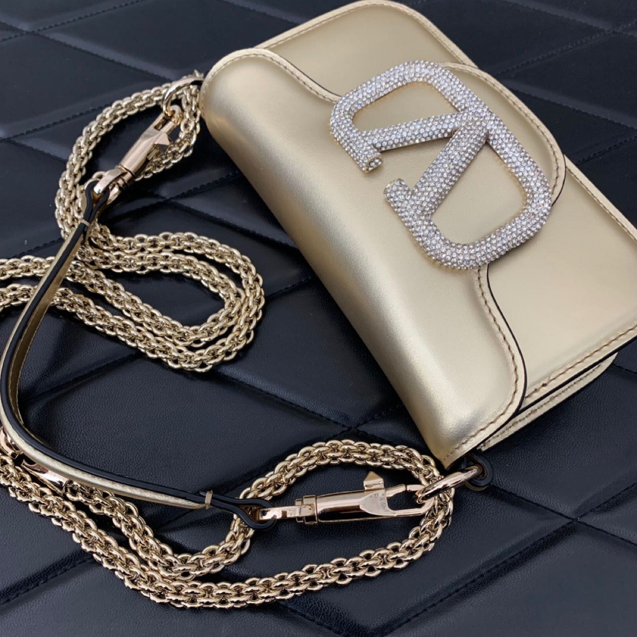 Valenti Garavani Micro Locò Crystal-embellished Bag   (20-11-5cm) - DopestKickz